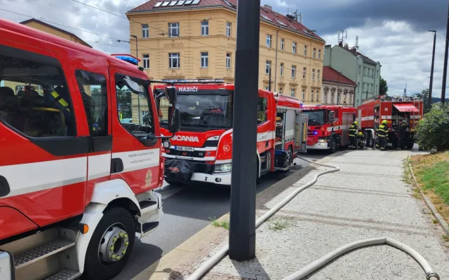 V Praze 8 způsobila nabíječka elektrokoloběžky požár, který zničil celý byt