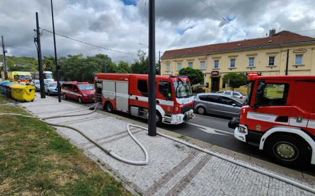 V Praze 8 způsobila nabíječka elektrokoloběžky požár, který zničil celý byt