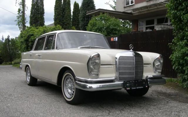 Národní technické muzeum přivítá milovníky mercedesů. Lidé uvidí přes sto vozů včetně vzácných modelů