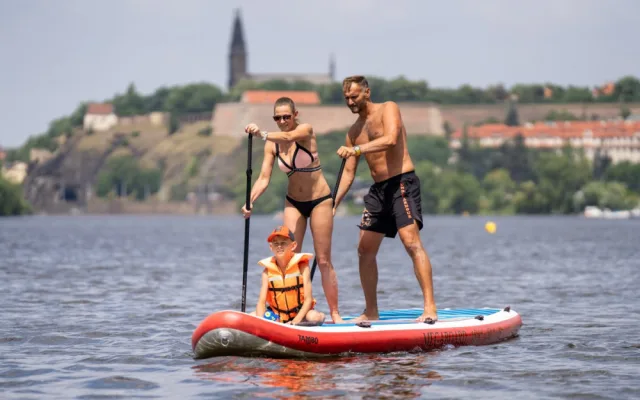 Relax uprostřed týdne kousek od centra Prahy. Žluté lázně vás přenesou na pláž