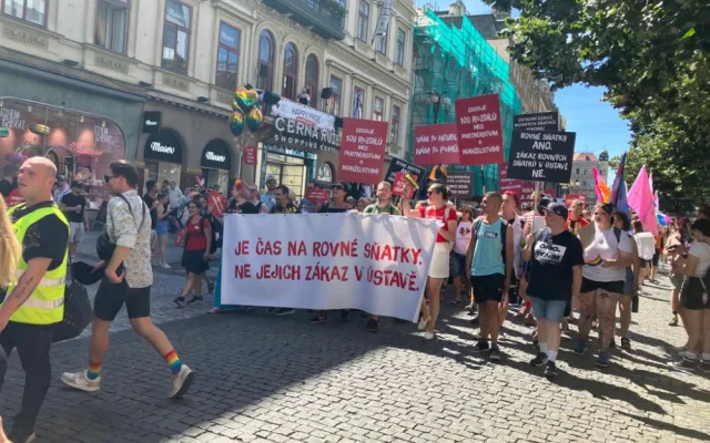 VIDEO: Pochod hrdosti Prague Pride se vydal na trasu z Václavského náměstí na Letnou