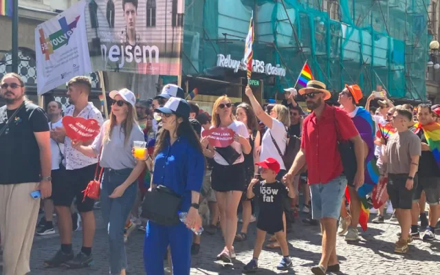 VIDEO: Pochod hrdosti Prague Pride se vydal na trasu z Václavského náměstí na Letnou