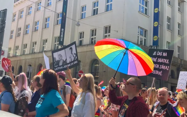 VIDEO: Pochod hrdosti Prague Pride se vydal na trasu z Václavského náměstí na Letnou