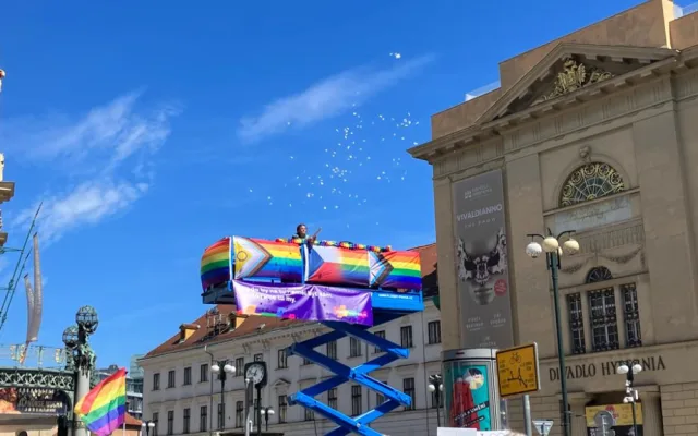 VIDEO: Pochod hrdosti Prague Pride se vydal na trasu z Václavského náměstí na Letnou