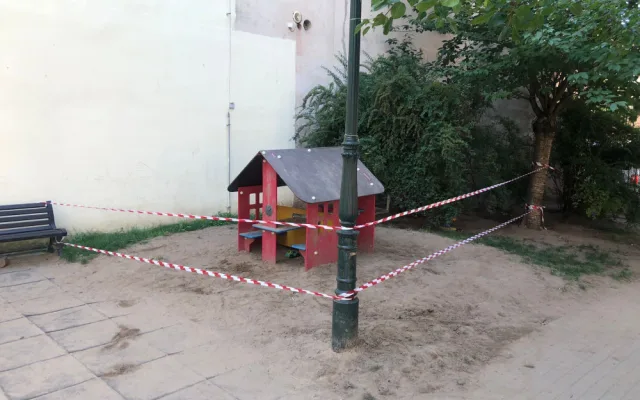 Praha 1 preventivně uzavřela pískoviště, na jednom našli závadný písek