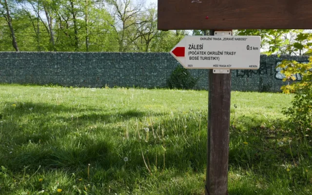 V pražských Klánovicích se v neděli otevře první bosá trasa