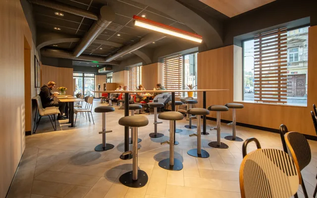 McDonald’s nově otevřel na Bělehradské  