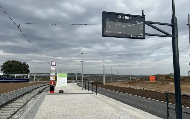 Lidé se nově svezou tramvajemi číslo 4 a 5 z Barrandova až do Slivence