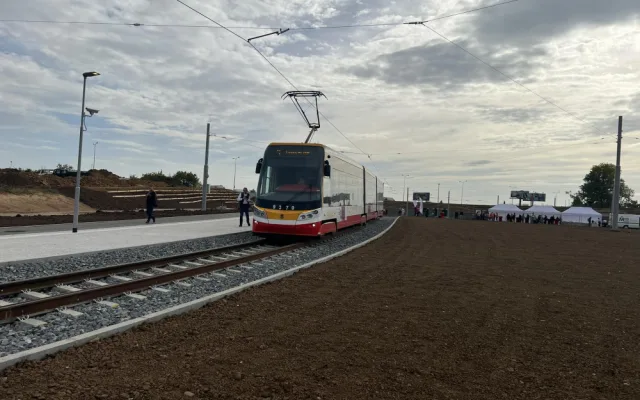 Lidé se nově svezou tramvajemi číslo 4 a 5 z Barrandova až do Slivence
