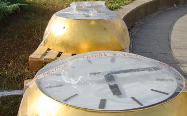 Na Florenc se vrací unikátní hodiny, původní plastiku nahradila replika