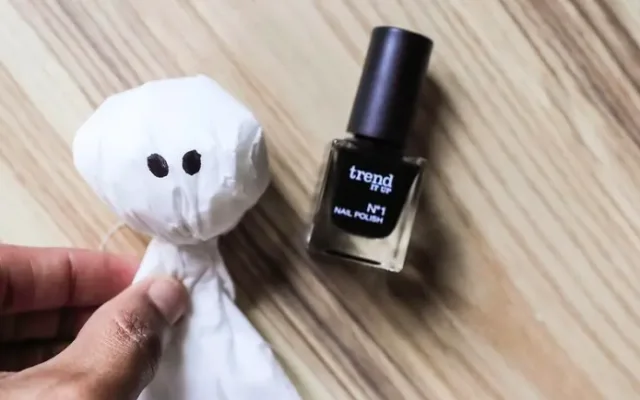 Máte rádi Halloween? Vyrobte si na dveře strašidelný věnec