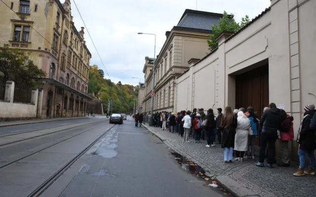 O prohlídky sídel vlády a ministerstev byl dnes velký zájem, lidé čekali v dlouhých frontách