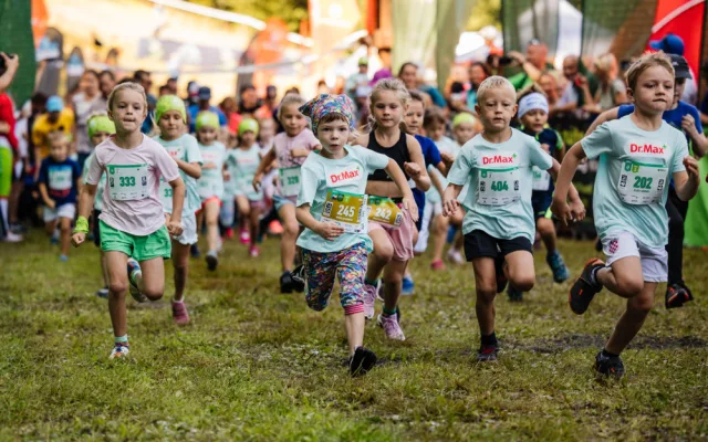 Lesy svolávají k oslavě jubilea! Registrace na 10. ročník Běhej lesy jsou spuštěny