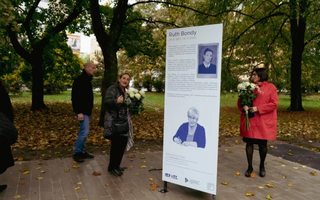 Praha 10 přejmenovala park podle novinářky Ruth Bondyové. Prošla dvěma koncentračními tábory