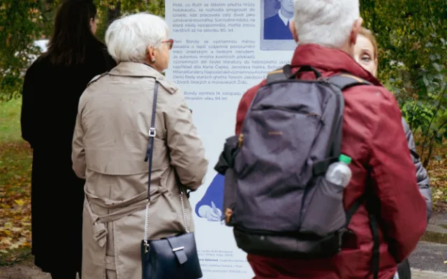 Praha 10 přejmenovala park podle novinářky Ruth Bondyové. Prošla dvěma koncentračními tábory