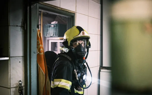 VIDEO: V karlínské restauraci hořela kuchyň, na sporáku chytla mastnota