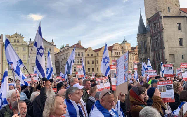 VIDEO: Na Staroměstském náměstí probíhá demonstrace na podporu Izraele
