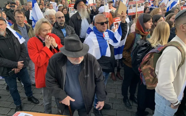 VIDEO: Na Staroměstském náměstí probíhá demonstrace na podporu Izraele