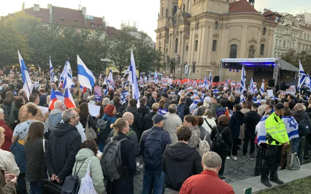 VIDEO: Na Staroměstském náměstí probíhá demonstrace na podporu Izraele