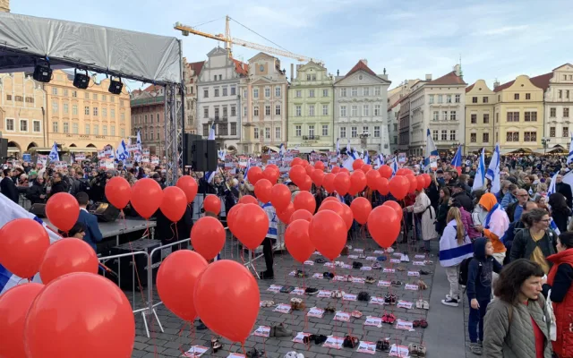 VIDEO: Na Staroměstském náměstí probíhá demonstrace na podporu Izraele