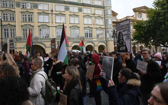 VIDEO: V centru Prahy probíhá demonstrace na podporu Palestiny