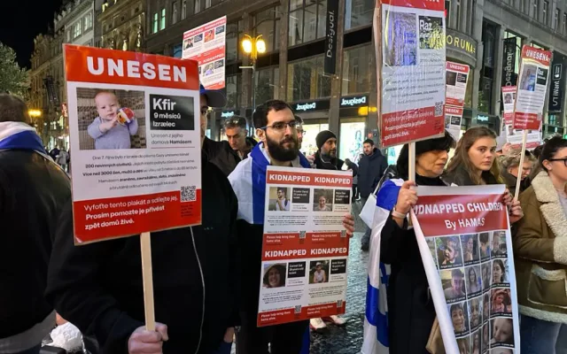 VIDEO: Izraelci žijící v Praze demonstrovali v centru města. Chtěli připomenout oběti Hamásu