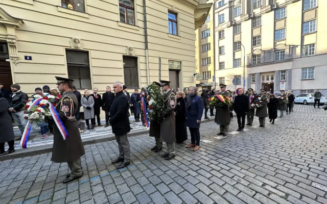 VIDEO: Pieta u Hlávkovy koleje připomněla studenty zavražděné nacisty