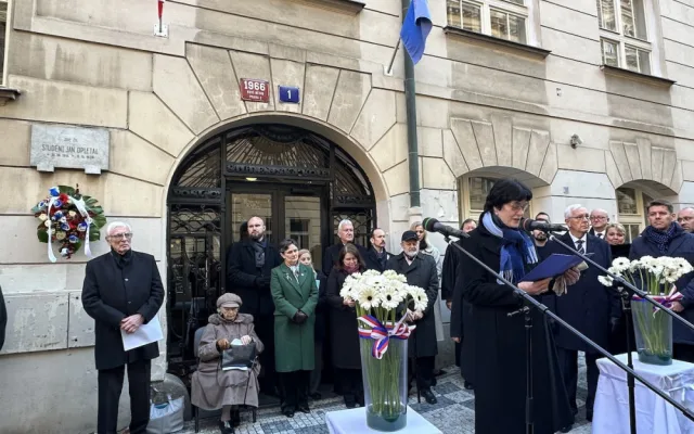 VIDEO: Pieta u Hlávkovy koleje připomněla studenty zavražděné nacisty