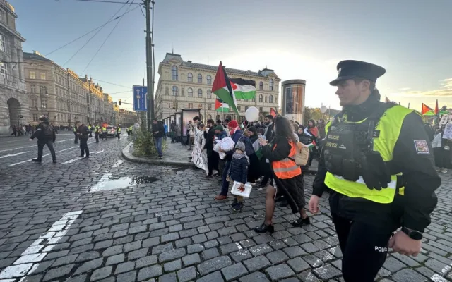 Na náměstí Jana Palacha se sešlo přes 200 lidí podporujících Palestinu