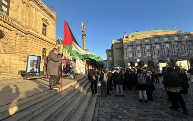 Na náměstí Jana Palacha se sešlo přes 200 lidí podporujících Palestinu