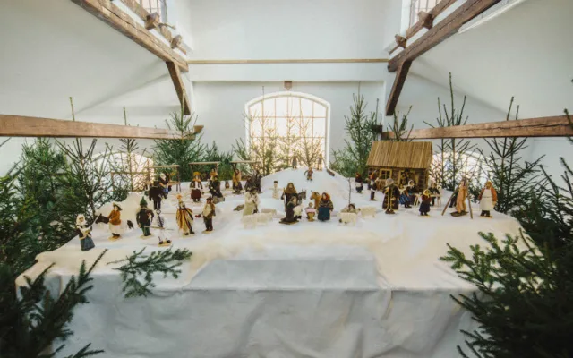 Výstava V kráse ornamentu v Holešovické tržnici představuje řemeslnou tvorbu a práci Bohemian Perfection