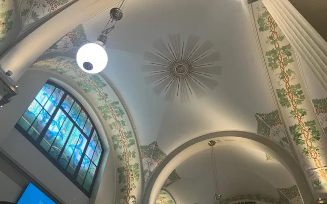 Správa železnic otevřela nově opravenou Fantovu budovu na hlavním nádraží