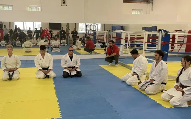 Jean-Claude van Damm navštívil Prahu. Zatrénoval si s pražskými karatisty