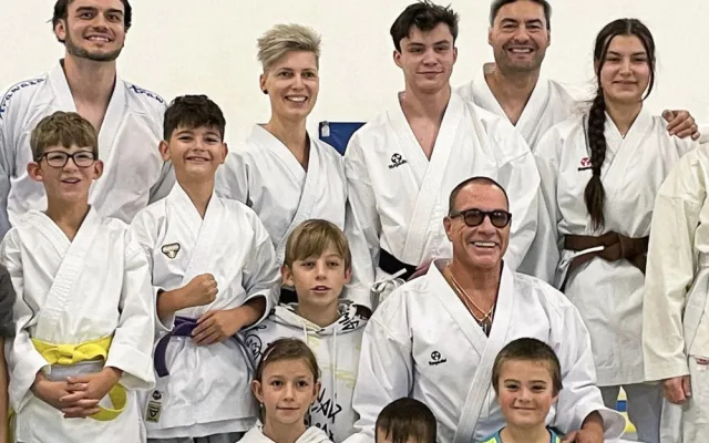 Jean-Claude van Damm navštívil Prahu. Zatrénoval si s pražskými karatisty