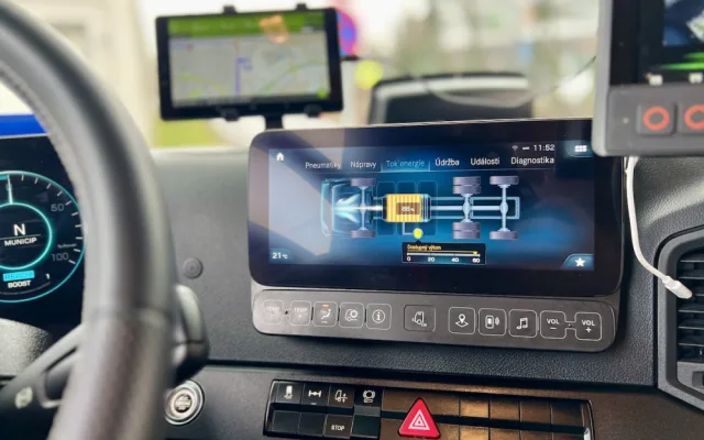 Pražští popeláři testují elektrickou kukačku. Je být tišší, stojí ale dvakrát víc než běžné vozy
