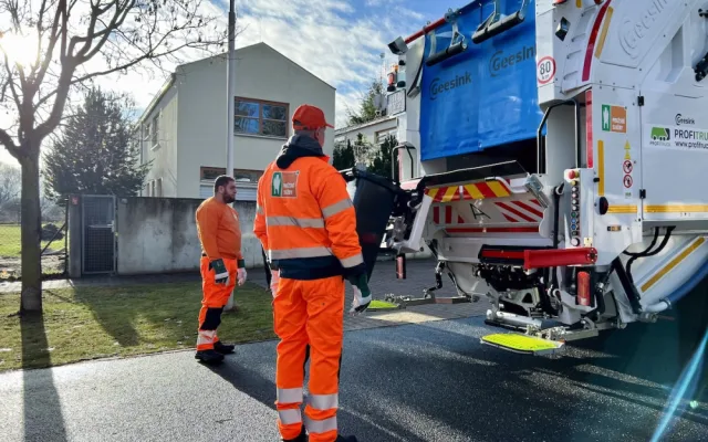Pražští popeláři testují elektrickou kukačku. Je být tišší, stojí ale dvakrát víc než běžné vozy