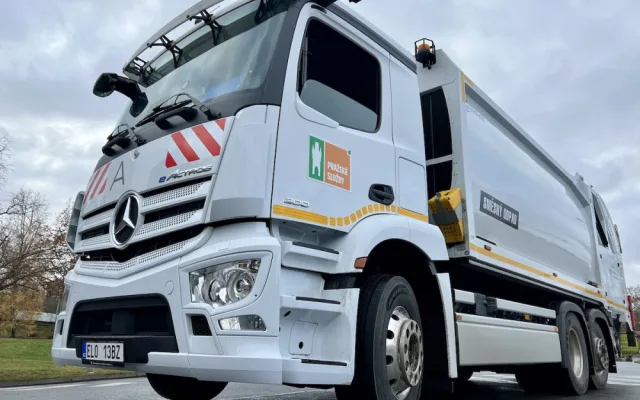 Pražští popeláři testují elektrickou kukačku. Je být tišší, stojí ale dvakrát víc než běžné vozy