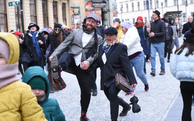 Den švihlé chůze. Tradice inspirovaná Monty Python