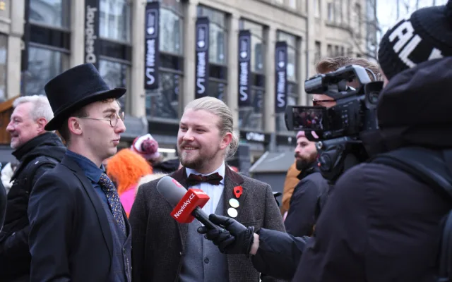 Den švihlé chůze. Tradice inspirovaná Monty Python