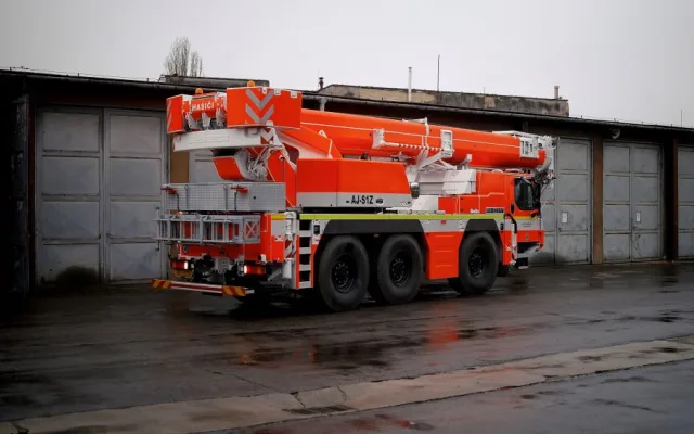 Nový automobilový jeřáb Liebherr LTM 1050–3.1 za 22 614 900 korun. Financovaný byl z Fondu zábrany škod.