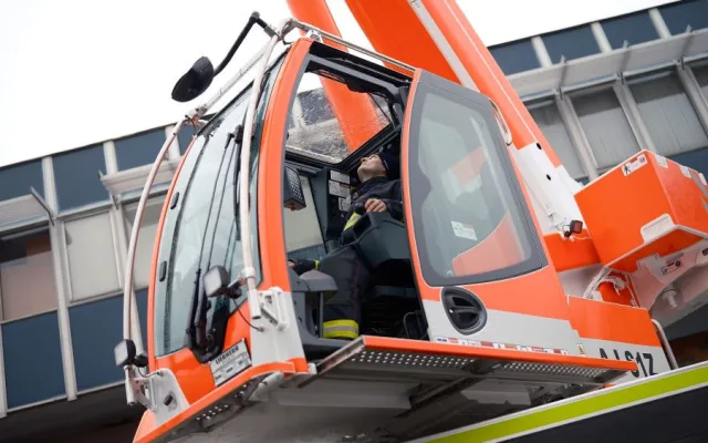 Nový automobilový jeřáb Liebherr LTM 1050–3.1 za 22 614 900 korun. Financovaný byl z Fondu zábrany škod.