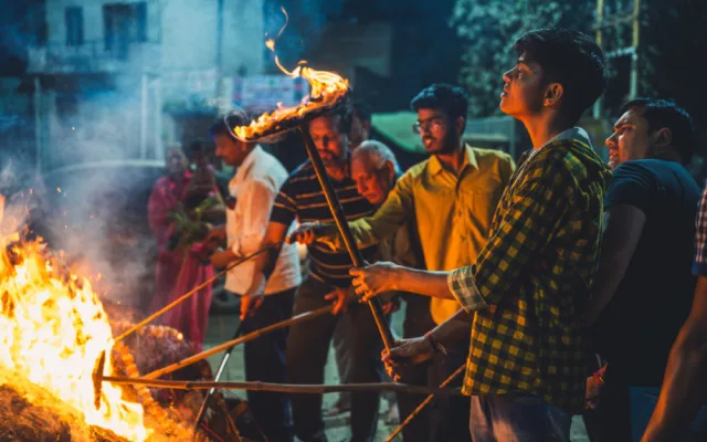 Pálení démonky Holiky – Holika Dahan