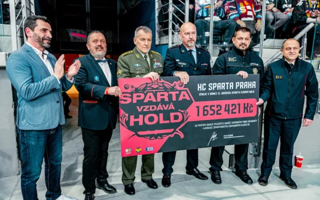 Sparta porazila hokejisty Liberce 4:1. Zápasem vzdala hold záchranářům