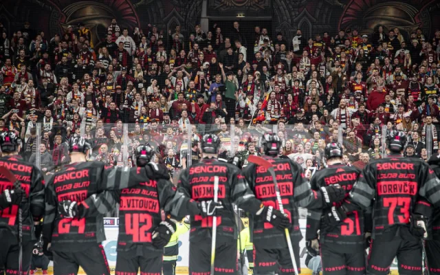 Sparta porazila hokejisty Liberce 4:1. Zápasem vzdala hold záchranářům