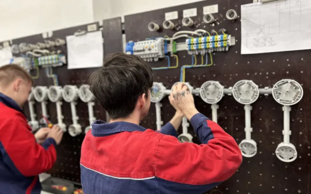 Na trhu mohou chybět elektrikáři, kteří se starají o distribuční síť. EG.D otevírá nové třídy