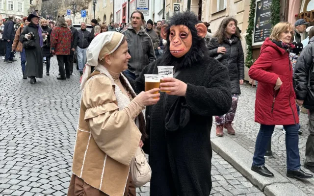 FOTOGALERIE: Když klokan potká jeptišku. Prahou prošel průvod masopustních masek