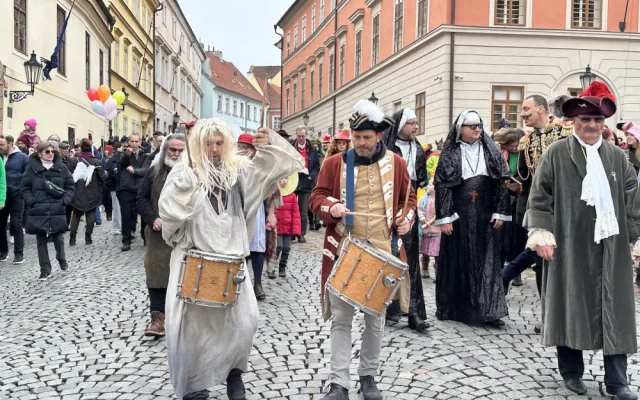 FOTOGALERIE: Když klokan potká jeptišku. Prahou prošel průvod masopustních masek