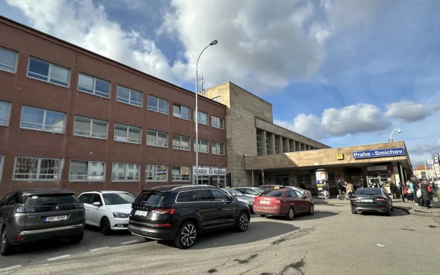 Začala tříletá přestavba Smíchovského nádraží za pět miliard. Město tam investuje dalších sedm do rozvoje MHD