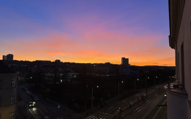 Rudě zbarvené nebe ráno i večer. Jak vznikají červánky? A o čem vypovídají?
