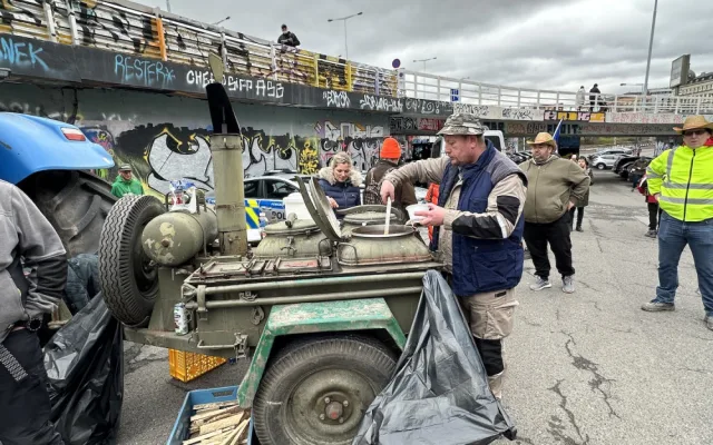 FOTOGALERIE: Traktor, vlajky a guláš. Podívejte se, jak vypadal protest zemědělců v Praze